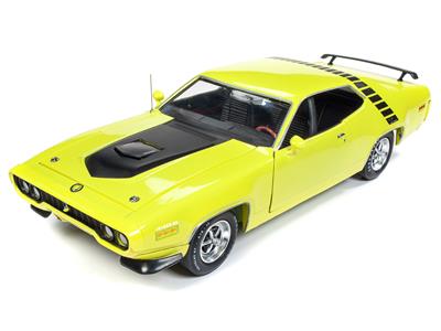AUTO WORLD AMM1158 1:18 Scale 1971 Plymouth Road Runner 440 SIx