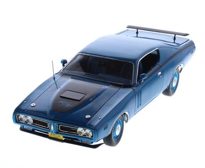 AUTO WORLD AW1274 1:18 Scale 1971 Dodge Charger R/T Diecast Model