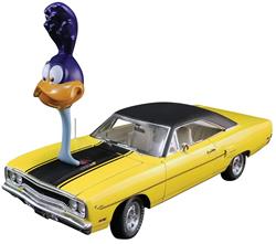 1:18 Scale 1970 Plymouth Road Runner Diecast Model with Air Grabber Figure