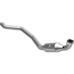 MagnaFlow California Grade CARB Compliant Direct-Fit Catalytic Converters for 2007-2011 R350 - 5551178