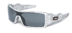 Oakley oil rig white 2024 text