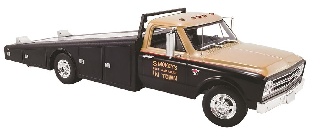 1:18 Scale 1967 Smokey Yunick Racing Chevrolet C-30 Ramp