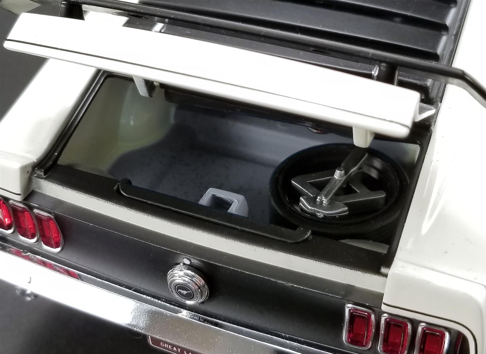 Summit Gifts A1801831 1:18 Scale 1969 Ford Mustang Boss 302