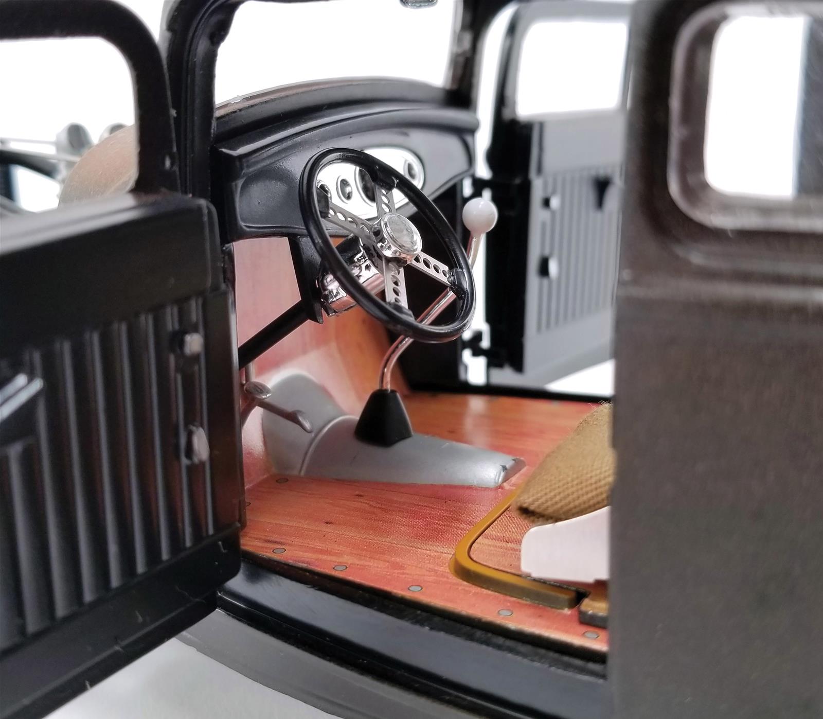 ACME DIECAST A1805017 1:18 Scale Porkchop's 190-Proof 1932 Ford