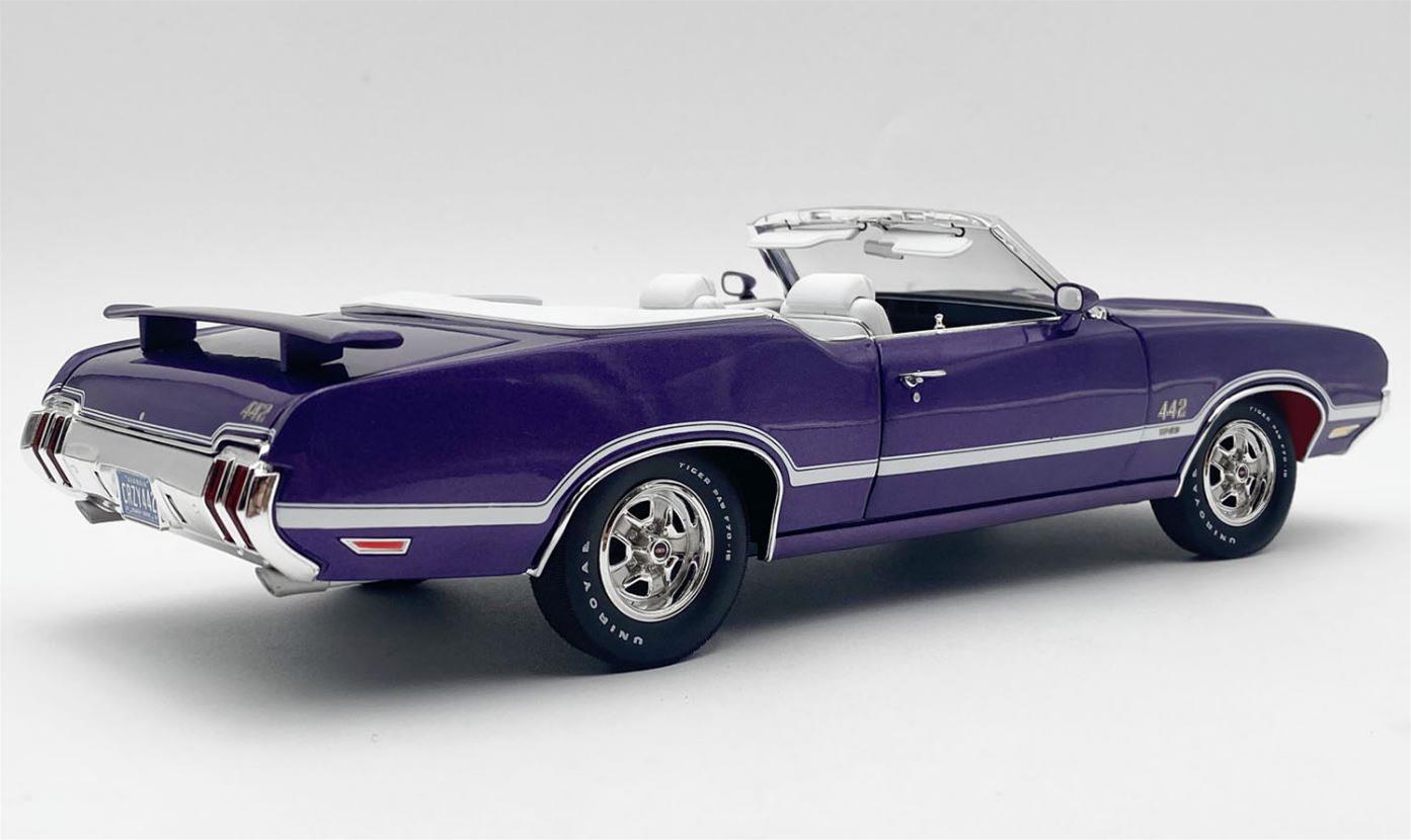ACME DIECAST A1805628 1:18 Scale 1970 Oldsmobile Cutlass 442 W30