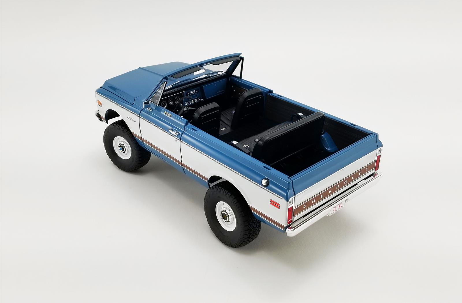 ACME DIECAST A1807702 1:18 Scale 1972 Chevrolet K5 Blazer Lifted