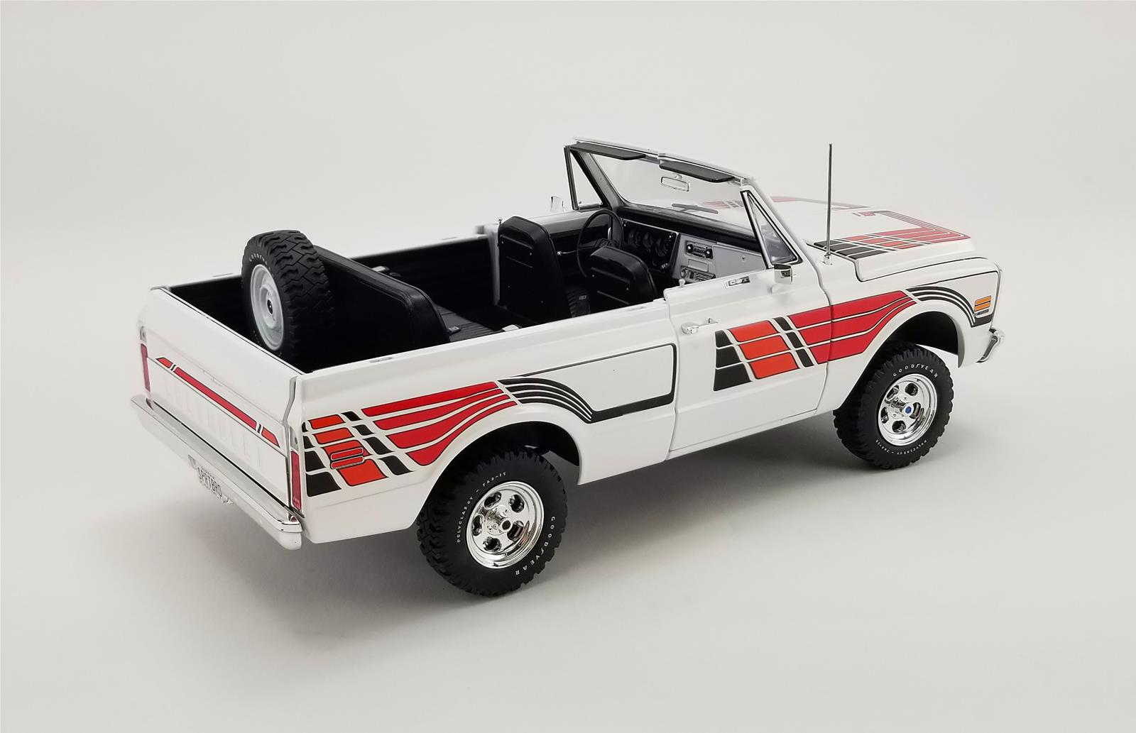 ACME DIECAST A1807705 1:18 Scale 1972 Chevrolet K5 Blazer Feathers