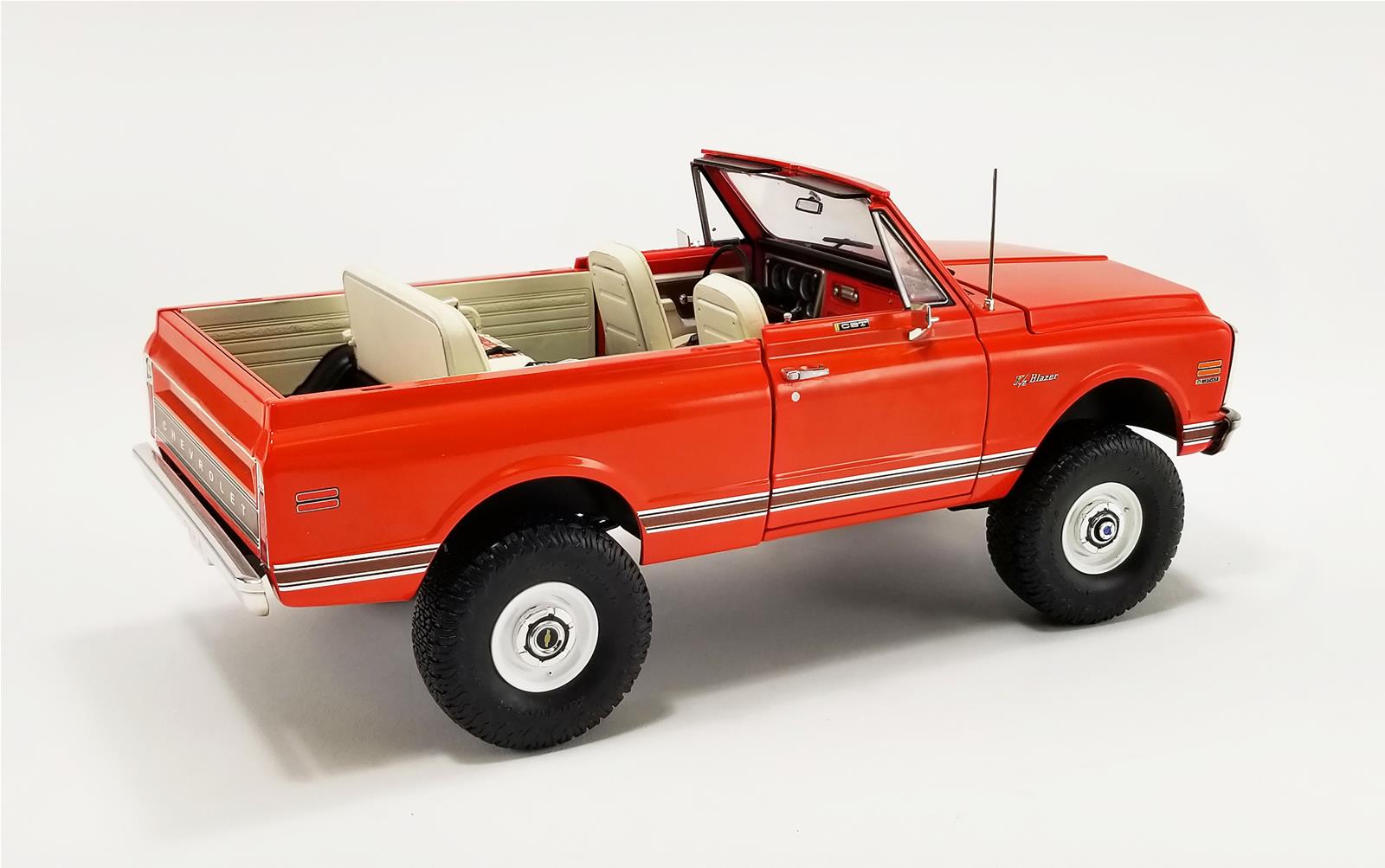 ACME DIECAST A1807711 1:18 Scale 1972 Chevrolet K5 Blazer Lifted