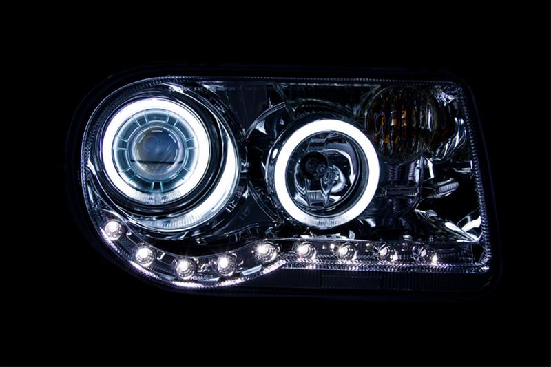 ANZO 2005-2010 Chrysler 300C Projector Headlights w/ Halo Chrome (CCFL) G2 thumbnail 2