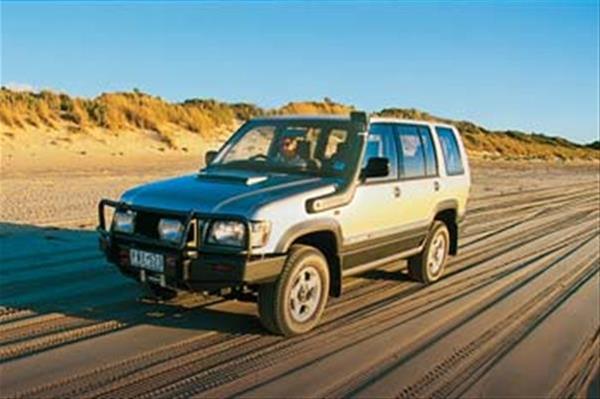 ARB Deluxe Bumpers 3444060 Bumpers, Bumper, Fabricated, Steel, Black Powdercoated, Winch Mount, 68 in. Bar Width, Front, Isuzu, Kit thumbnail 2