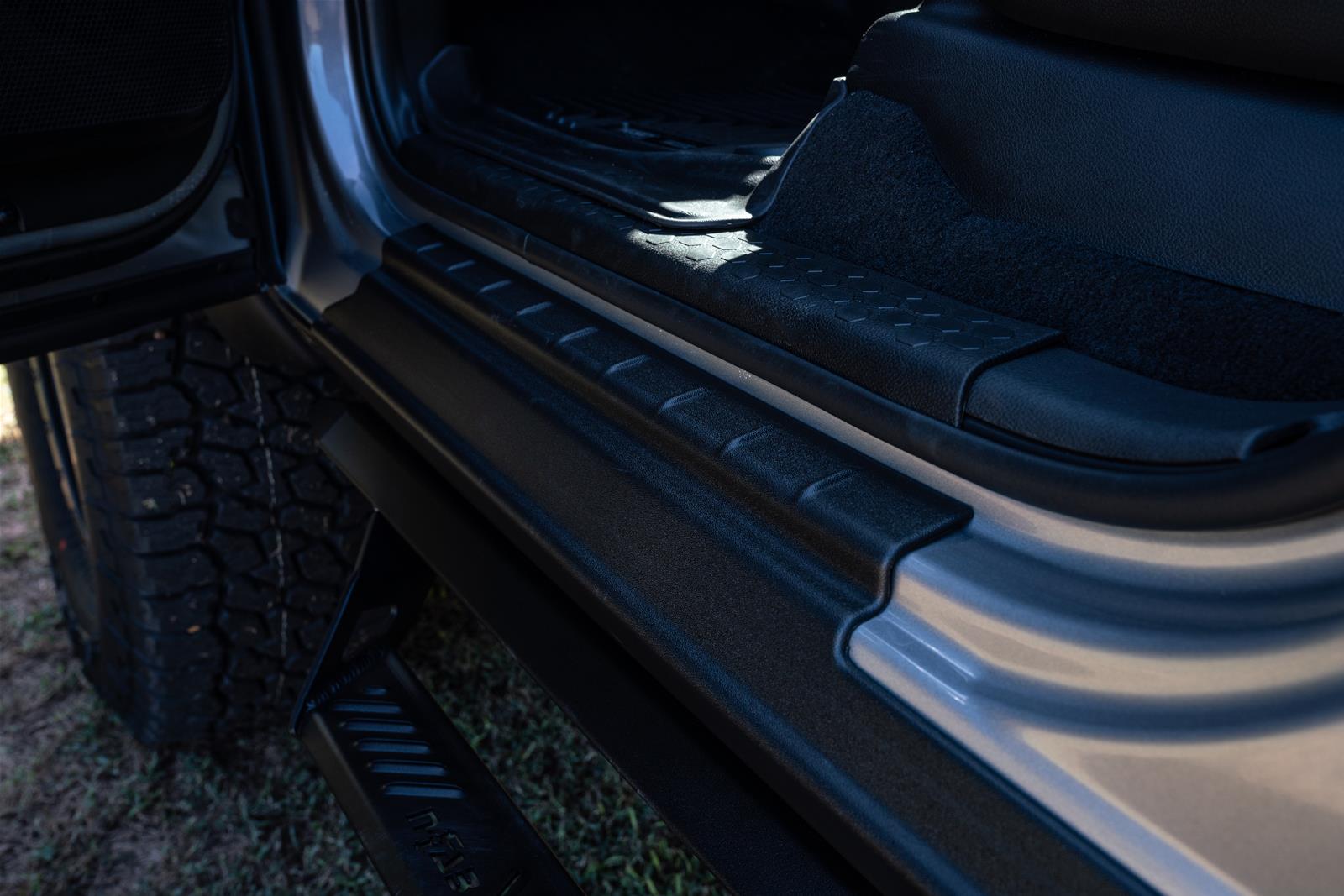 Bushwacker 14121 Bushwacker Trail Armor Rocker Panel and Sill Plate