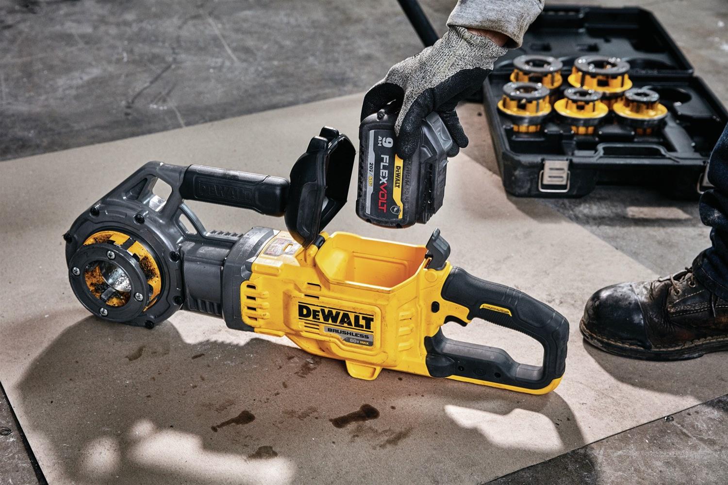 Dewalt DCE700X2K Dewalt FLEXVOLT 60 V MAX Cordless Pipe Threaders