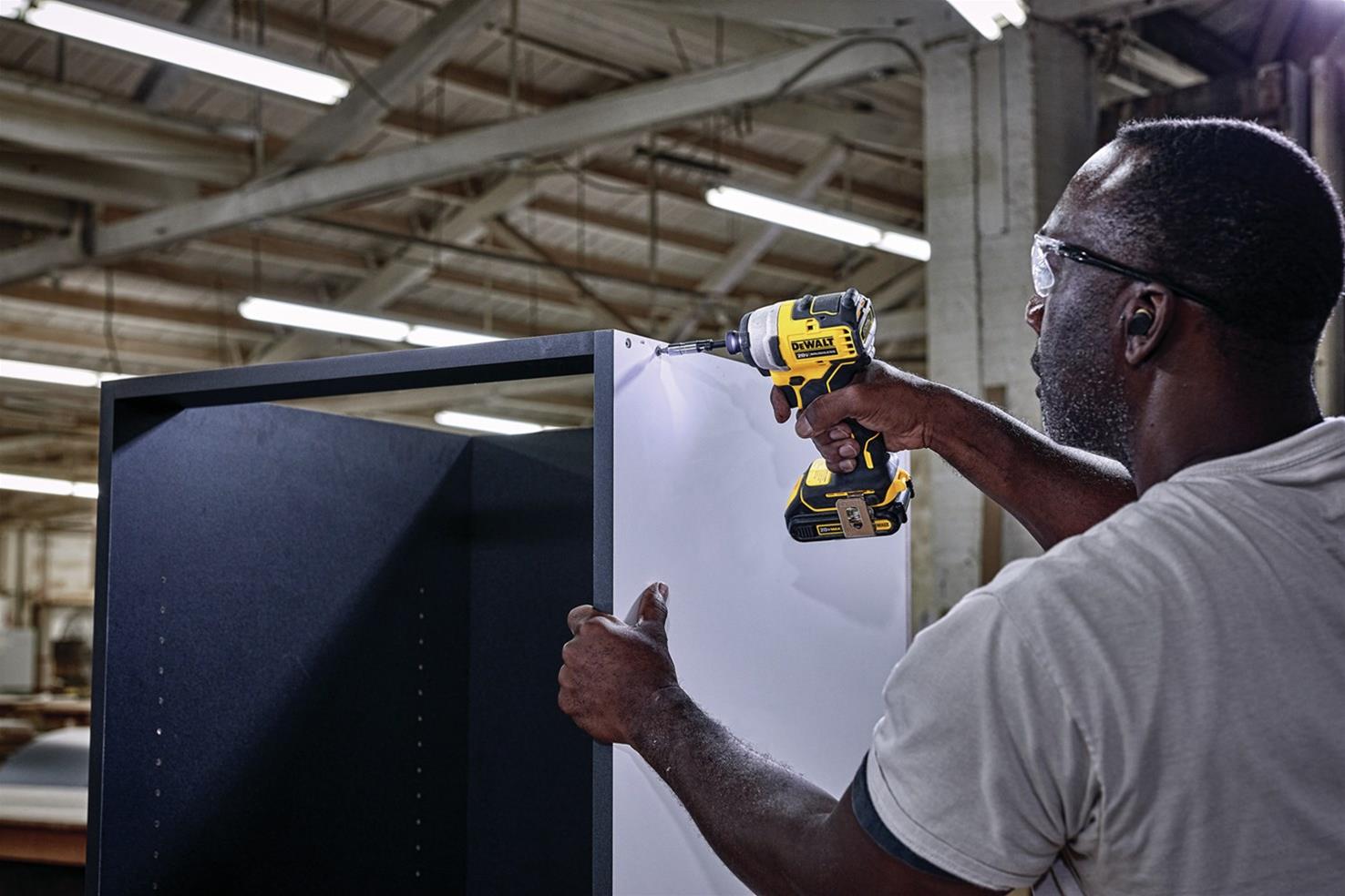 Dewalt DCF809C2 Dewalt Atomic 20 V MAX Brushless Cordless Compact