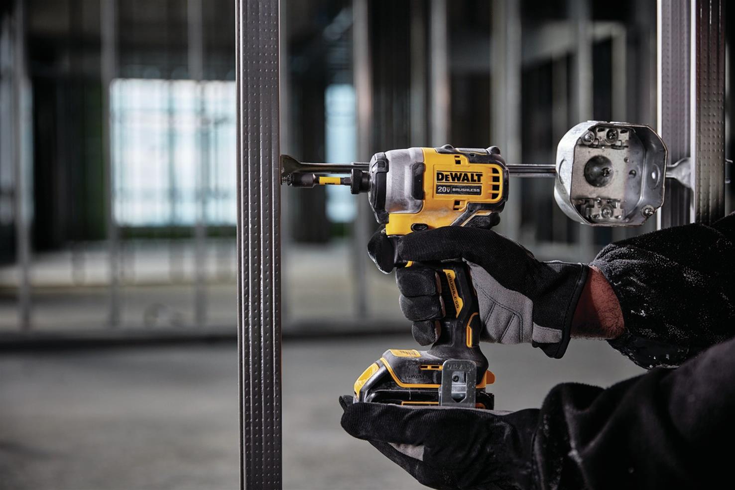 Dewalt DCF809C2 Dewalt Atomic 20 V MAX Brushless Cordless Compact