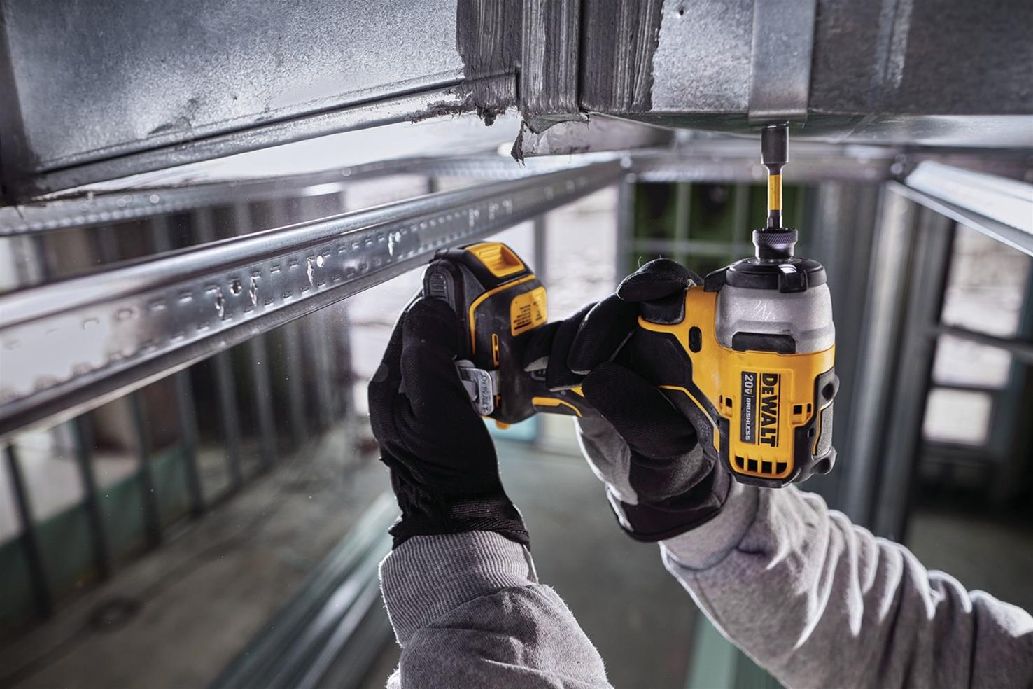 Dewalt DCF809C2 Dewalt Atomic 20 V MAX Brushless Cordless Compact