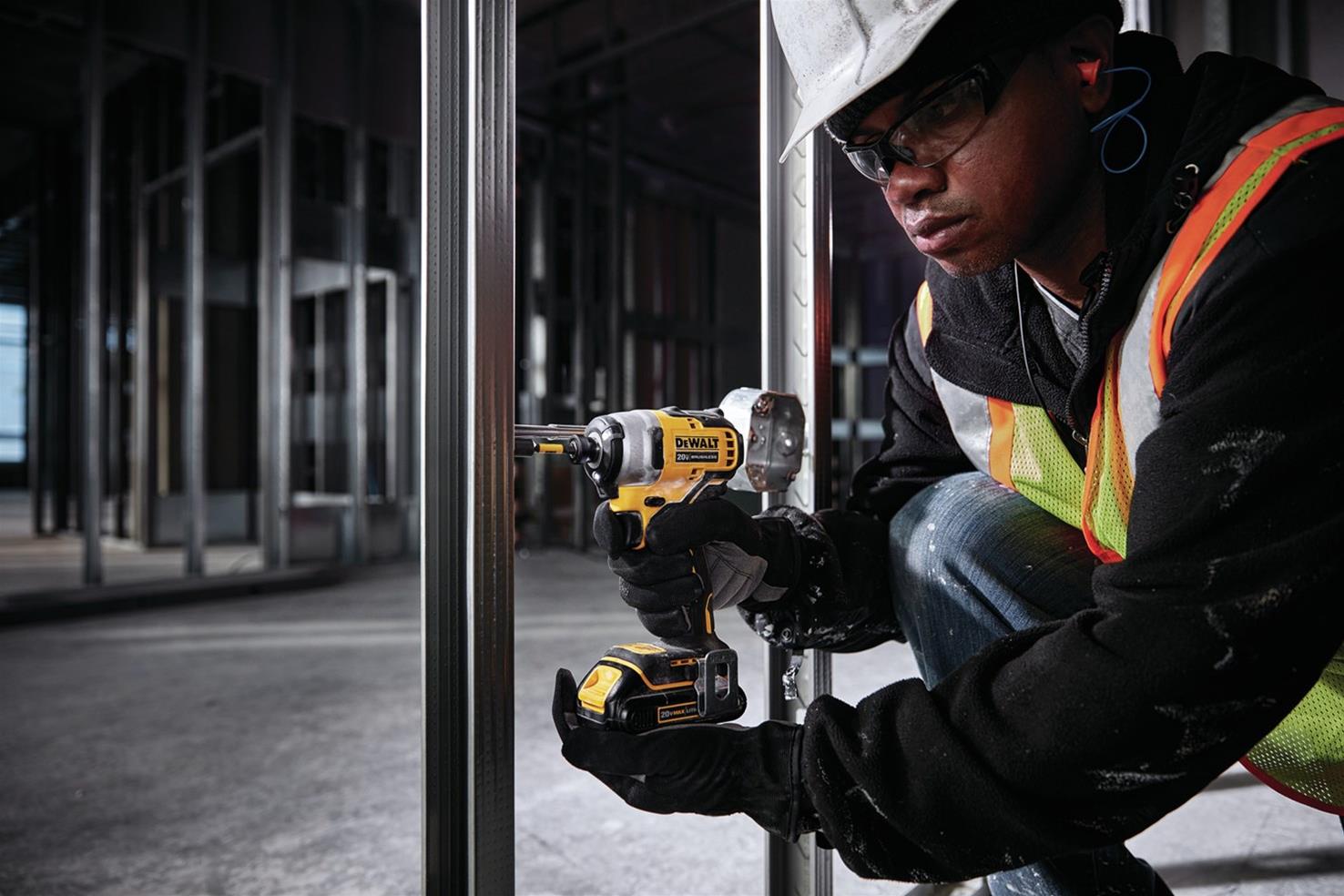 Dewalt DCF809C2 Dewalt Atomic 20 V MAX Brushless Cordless Compact