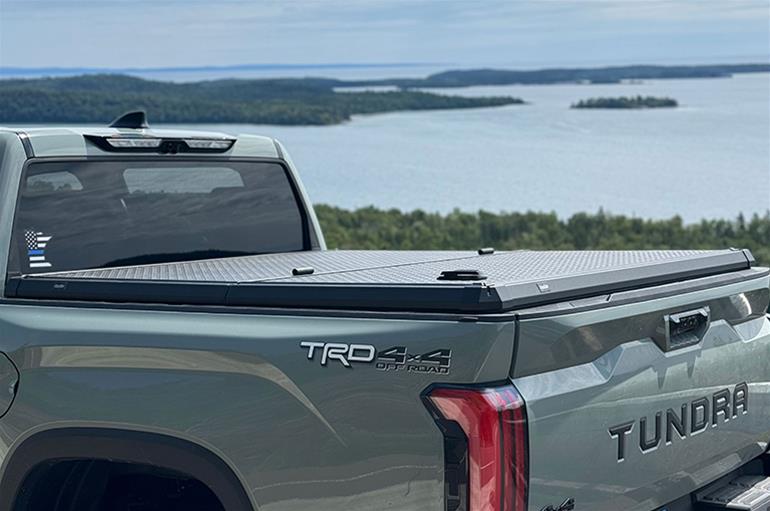 Dee Zee Guardian Tonneau Covers DZ19550 Cover, Guardian, Folding, Aluminum, Black, 5.5 ft. Truck Bed Length, Ford, Ram, Toyota, Each thumbnail 4