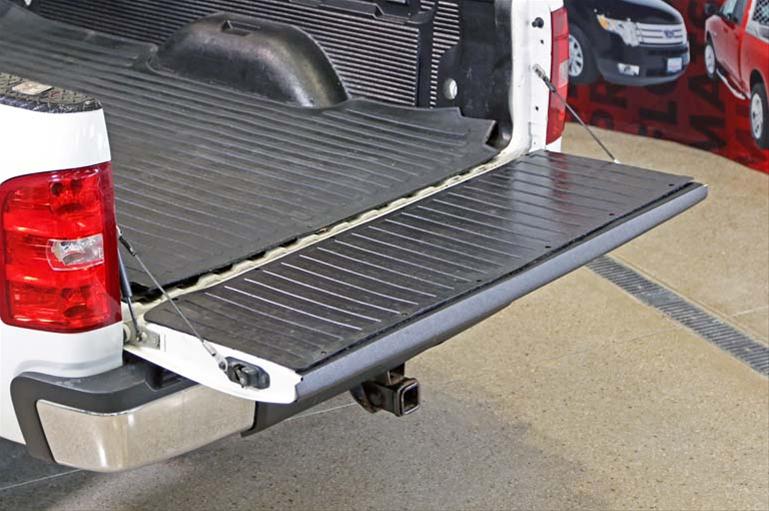 Deezee Universal Tailgate Mat - Full Size thumbnail 2