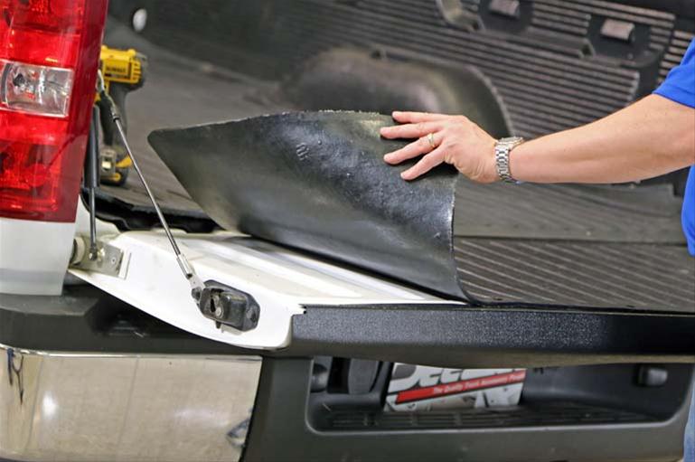 Deezee Universal Tailgate Mat - Full Size thumbnail 3