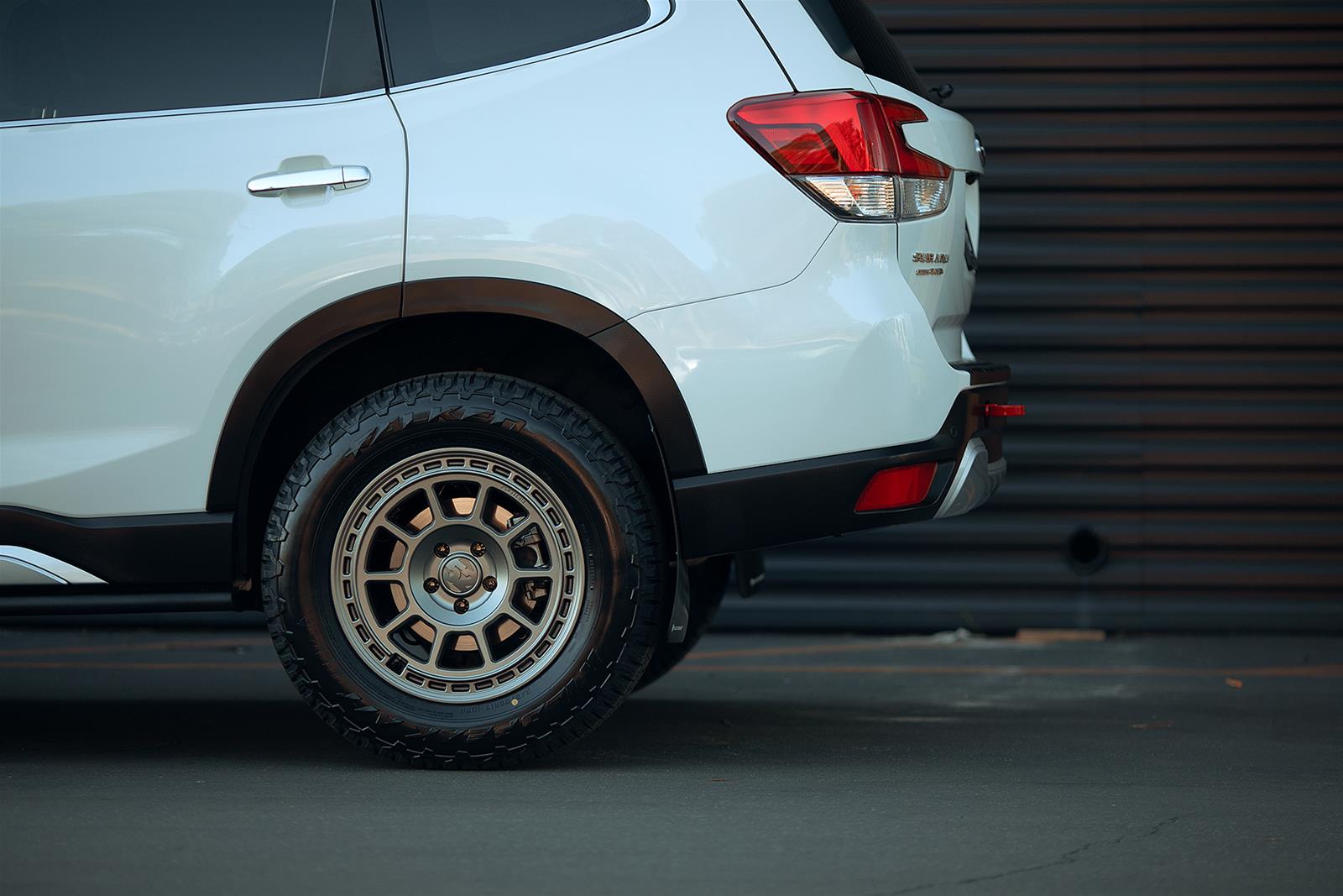 fifteen52 TMXMG-78054+38 Fifteen52 Traverse MX Magnesium Gray
