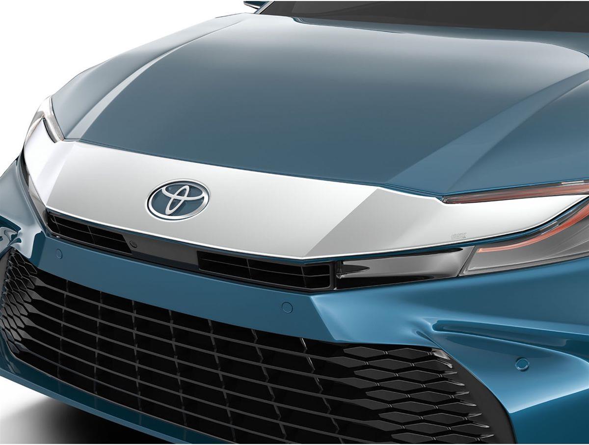 Husky Liners Bug Guards 2892239 2025 TOYOTA CAMRY, AEROSKIN CHROME thumbnail 2