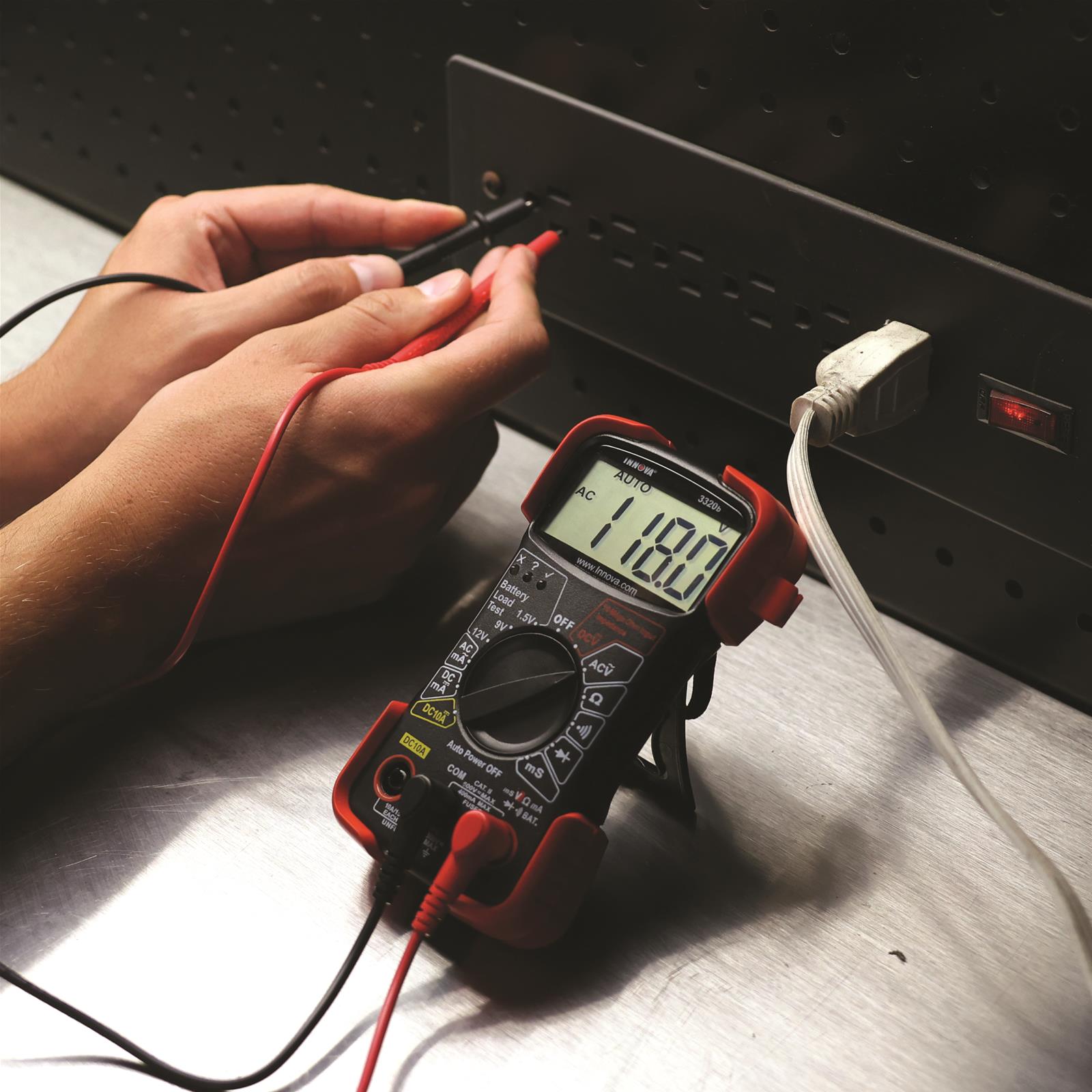 Innova 3320 Innova 3320 Series Auto-Ranging Digital Multimeters