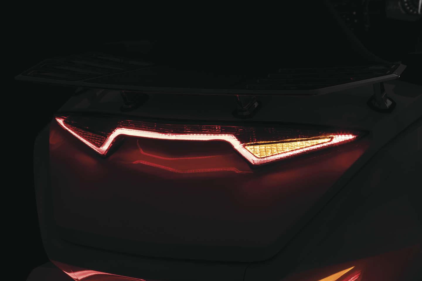 Kuryakyn LED Accent Lights 504537 Body Omni Trunk Light Bar for Gold Wing OMNI L.E.D TRUNK LIGHT BAR-GW thumbnail 2