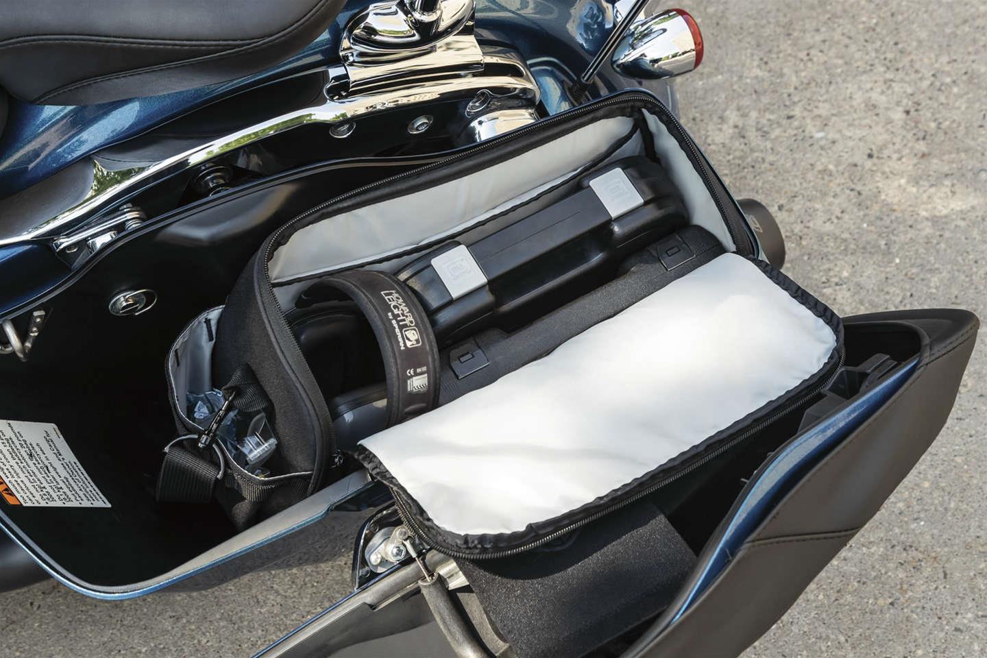 Kuryakyn Backrest Accessories 412856 Luggage Momentum Gunslinger Saddlebag Range Bag MOMENTUM GUNSLINGER RANGE BAG thumbnail 4