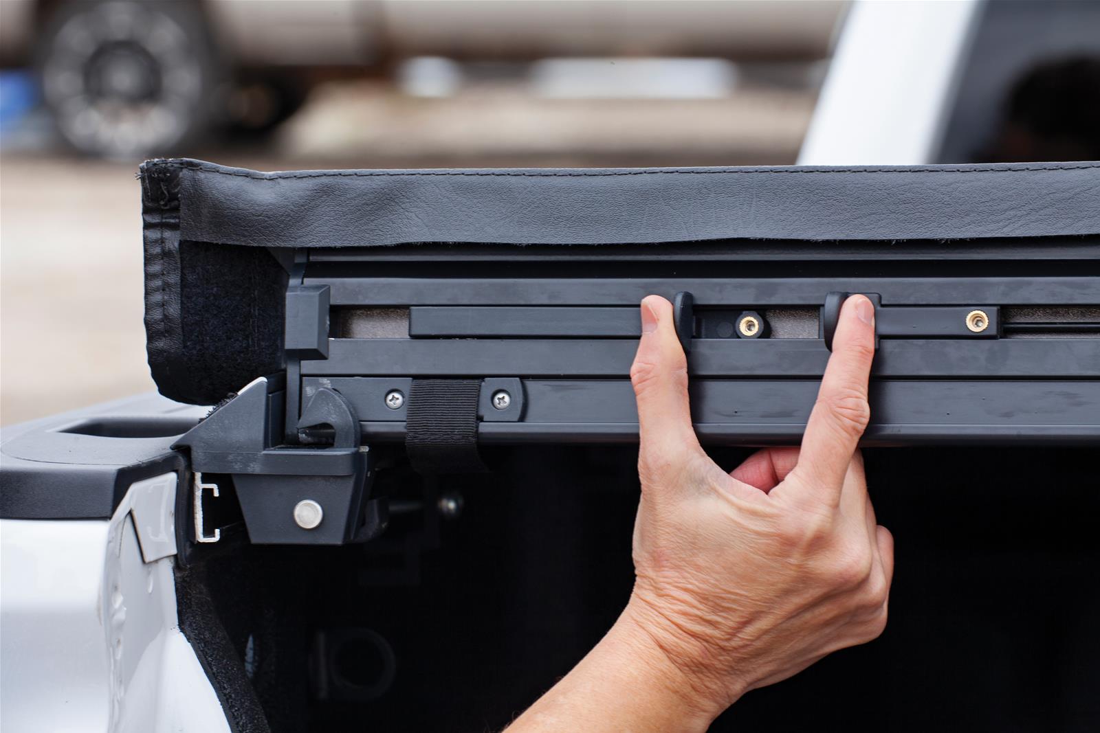 2017 CHEVROLET SILVERADO 1500 Leer 610120 Leer SR250 Series Tonneau