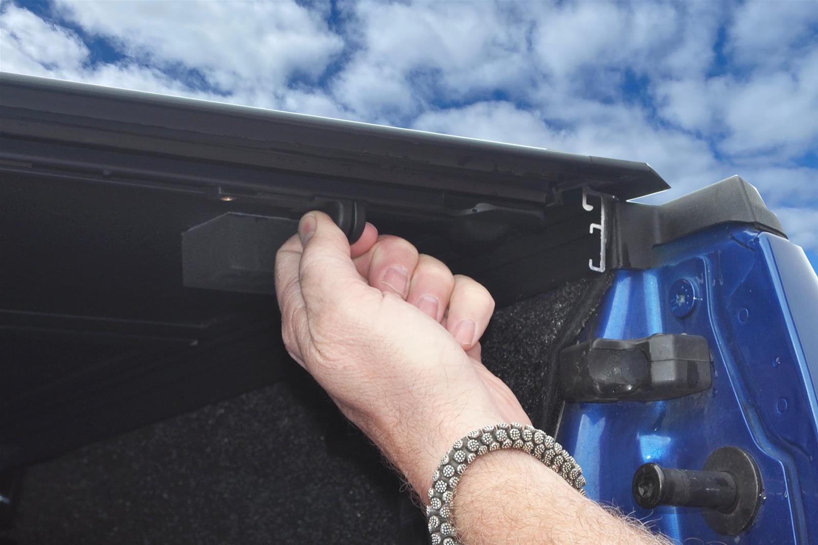 LEER 04-14 Ford F150 HF650M 6Ft6In Tonneau Cover - Folding thumbnail 8