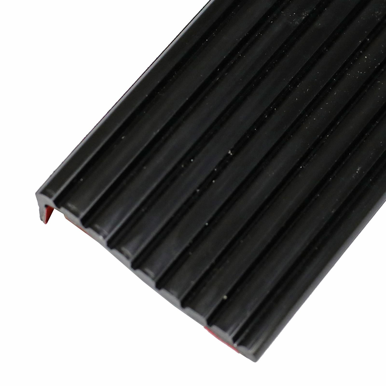 Lund 30000 GateKeeper Tailgate Cap Protector Lund 30000 GateKeeper Tailgate Cap Protector