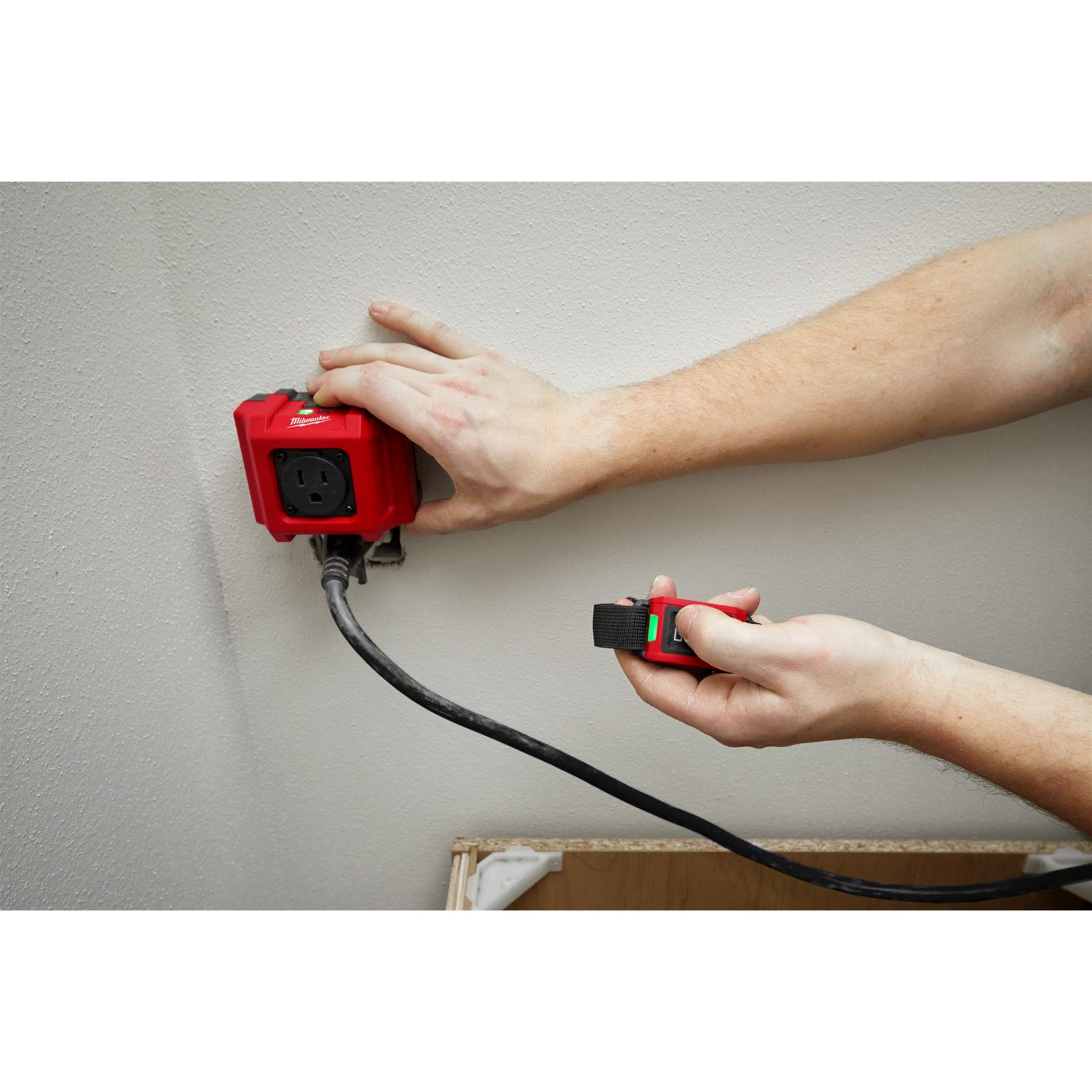 Milwaukee Tool 095020 Milwaukee Wireless Dust Control Adapter and