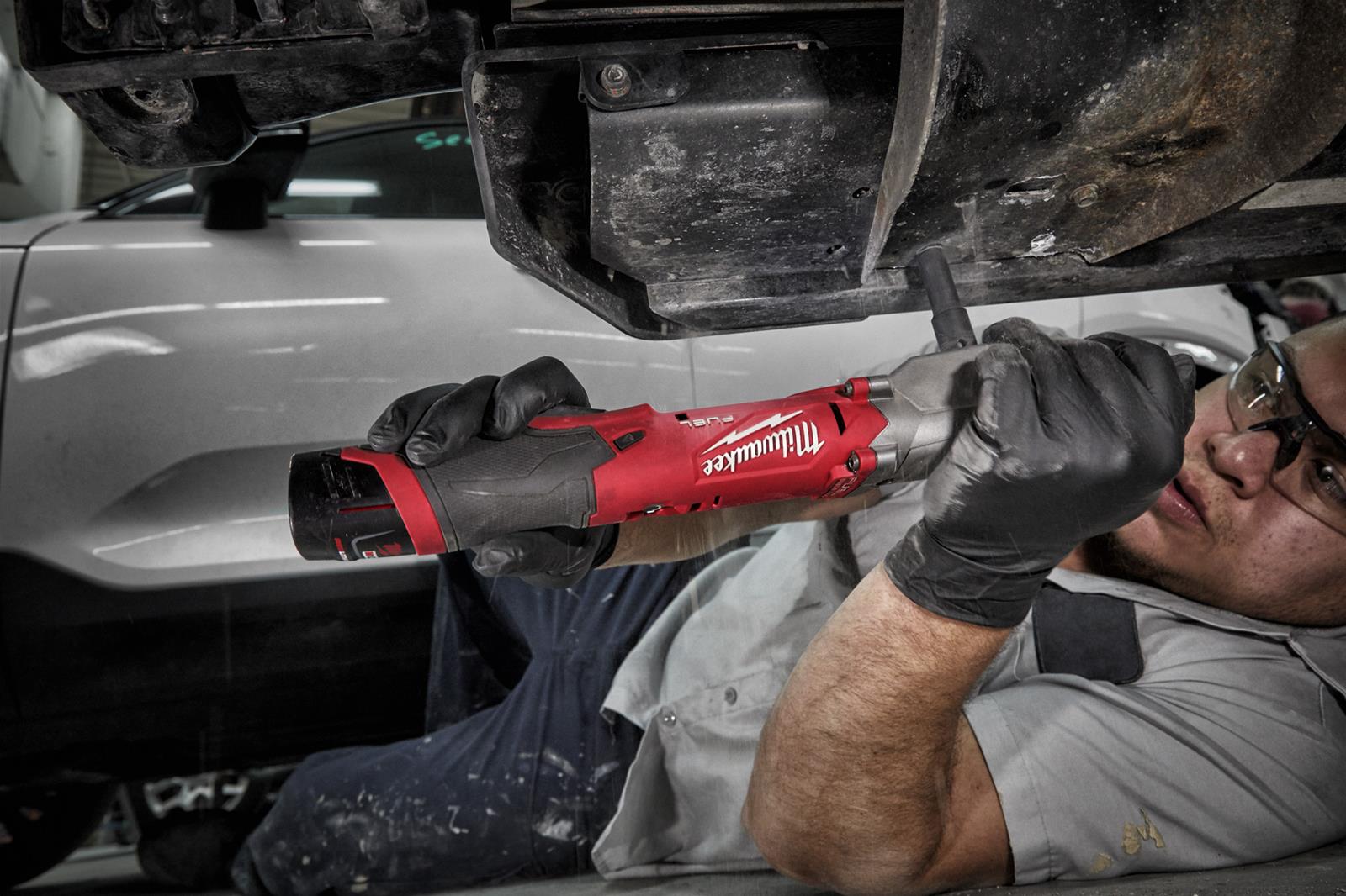 Milwaukee Tool 256420 Milwaukee M12 FUEL Right Angle Impact Wrenches