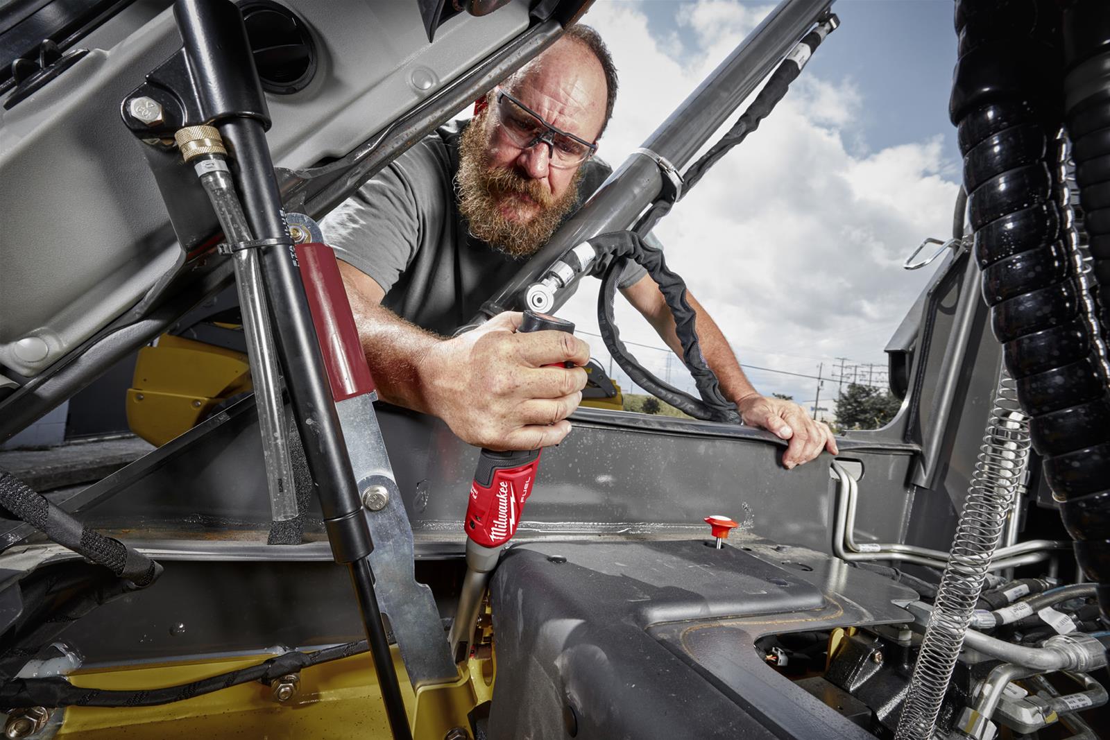 Milwaukee Tool 2568-20 Milwaukee M12 FUEL 1/4 in. Extended-Reach