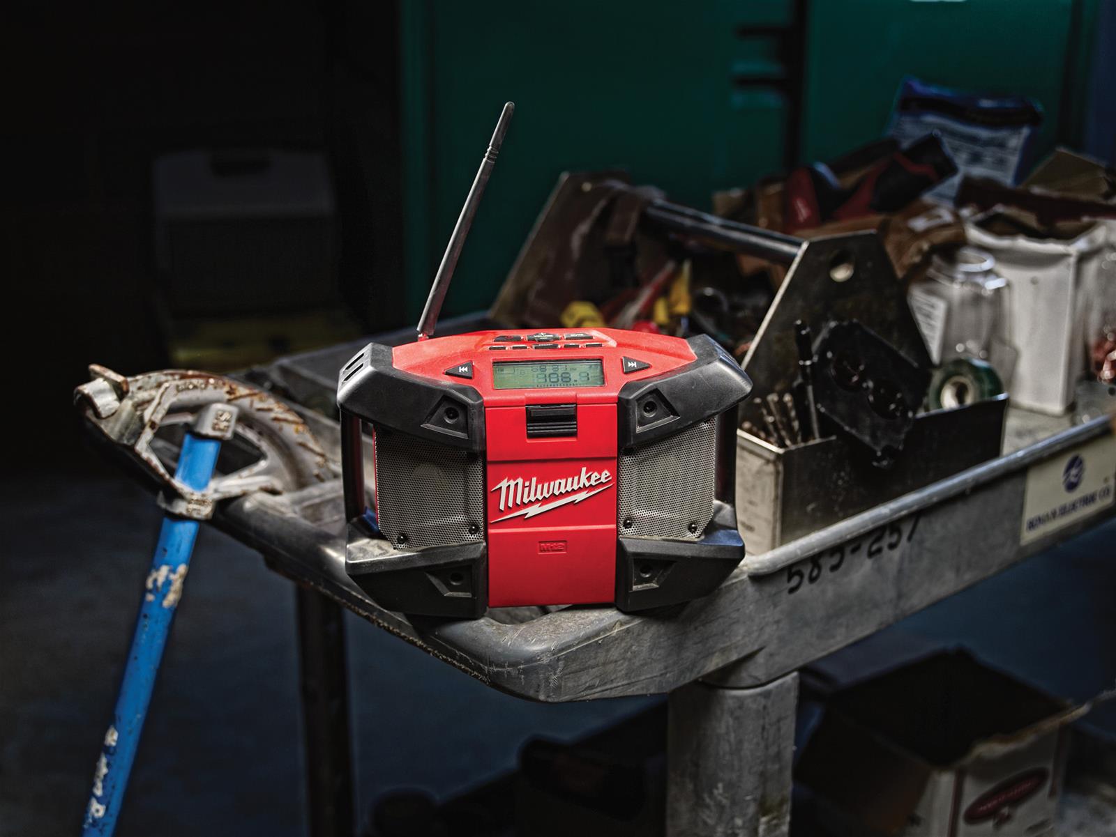 Milwaukee Tool 259020 Milwaukee M12 Cordless Radios Summit Racing