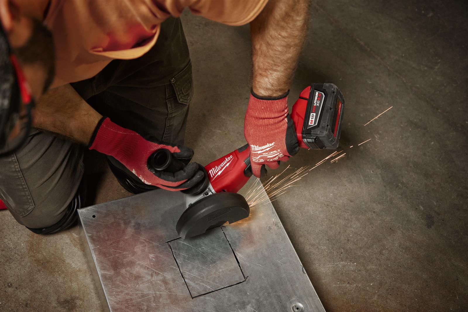Milwaukee Tool 268620 Milwaukee M18 FUEL CutOff Grinders with Paddle