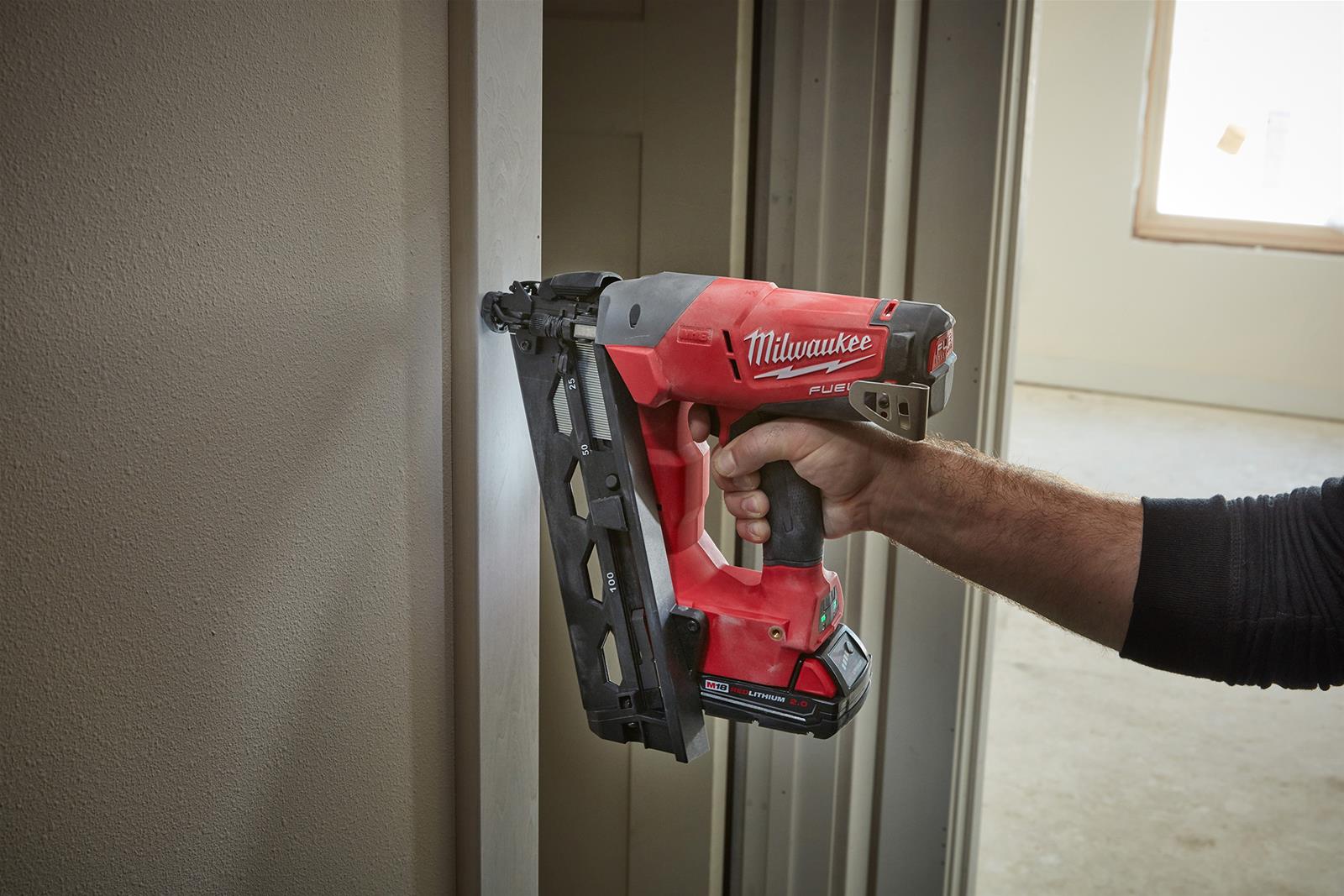 Milwaukee Tool 274220 Milwaukee M18 FUEL 16Gauge Angled Finish