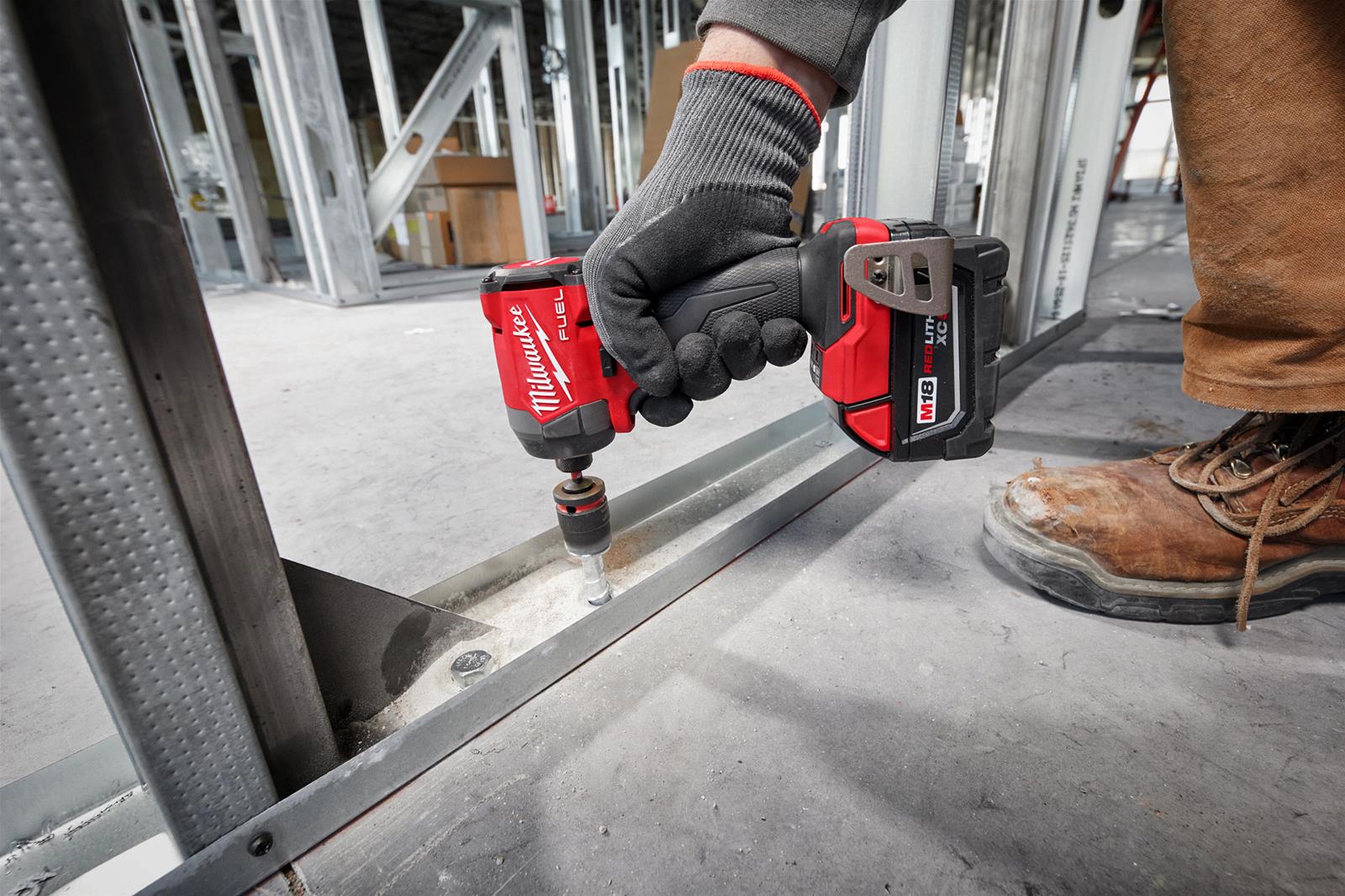 Milwaukee 2953-20 Visseuse à Chocs 18V – Kit Boîte Ouverte Avec Batterie 6,0 Ah