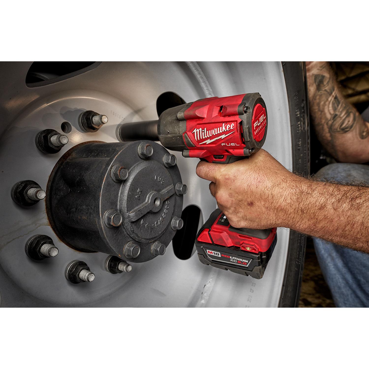 Milwaukee Tool 2962-22 Milwaukee M18 Fuel 1 2 In. Mid-torque Impact 