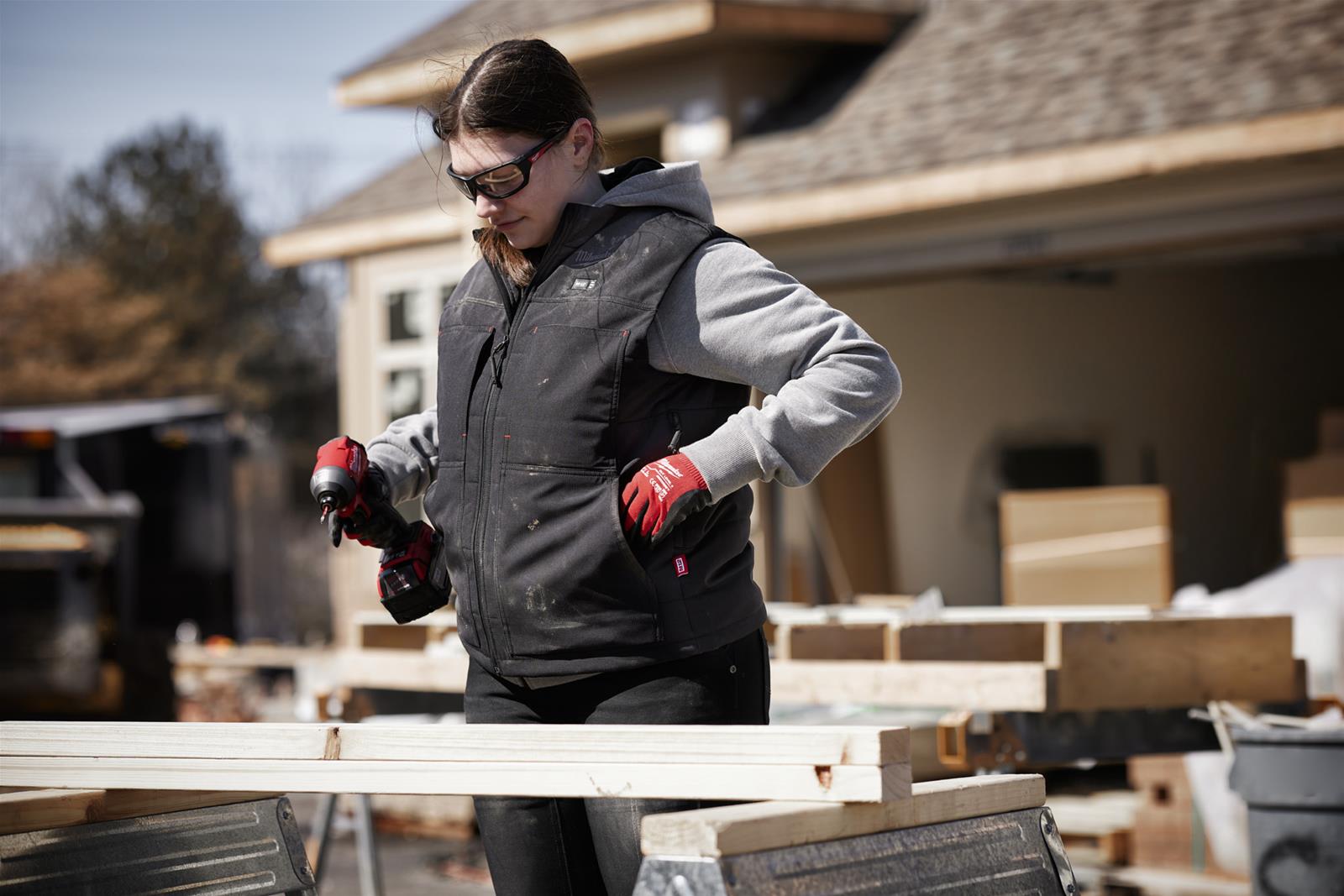 Milwaukee Tool 334B-212X Milwaukee M12 Women's Heated AXIS Vests