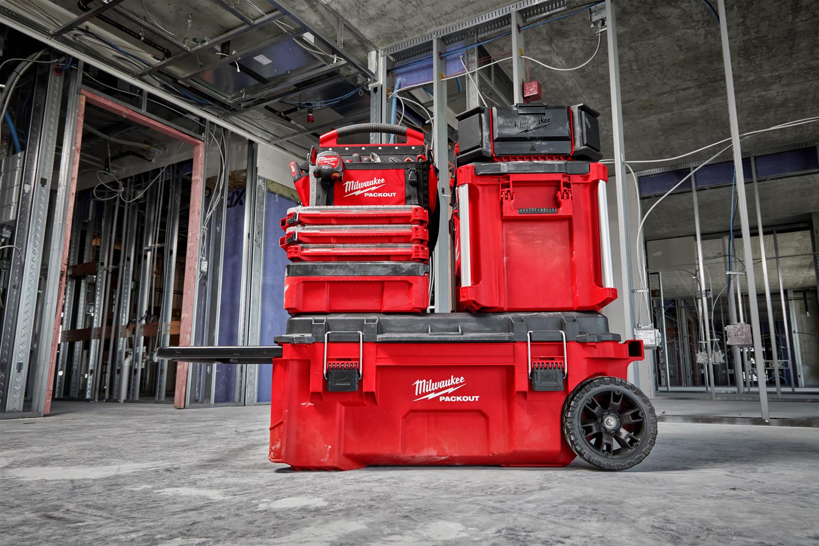 Milwaukee Tool 48228428 Milwaukee PACKOUT Rolling Tool Chests
