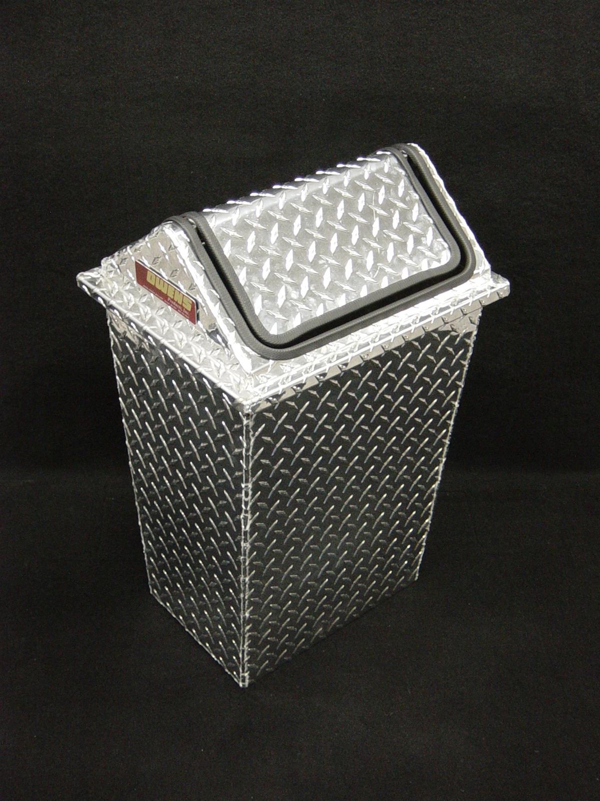 Diamond Plate Aluminum Trash Can With Revolving Lid 39148 - Made