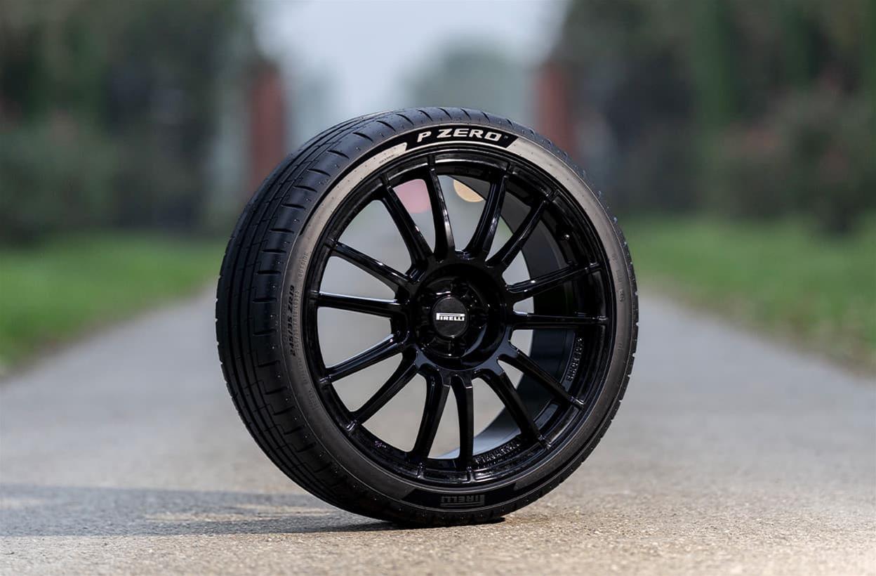Pirelli 4261700 Pirelli P Zero (PZ5) Tires | Summit Racing