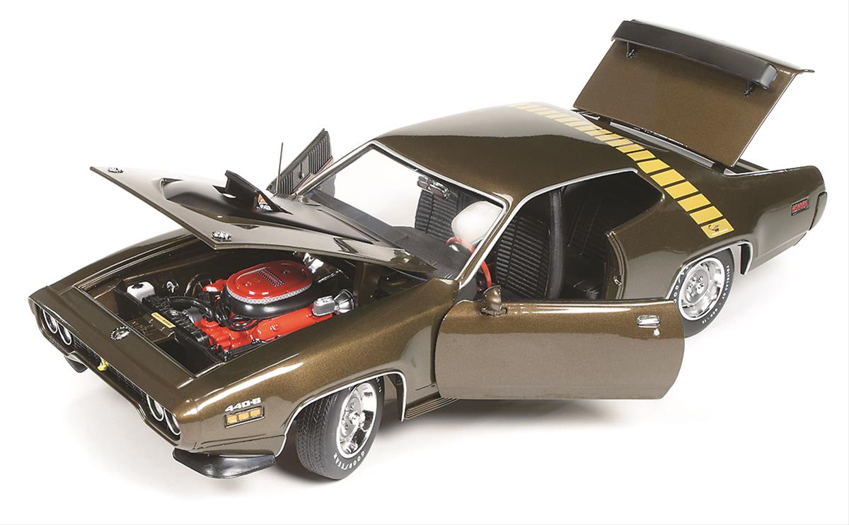Summit Gifts AMM1063 1:18 Scale 1971 Plymouth Road Runner Diecast