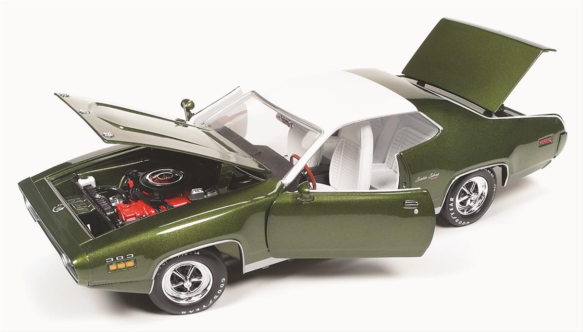 AUTO WORLD AMM1092 1:18 Scale 1971 Plymouth Satellite Sebring Plus