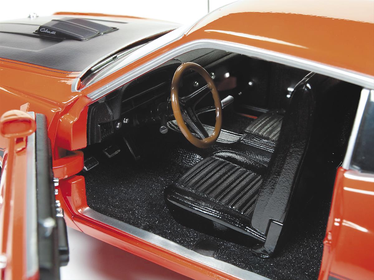 AUTO WORLD AMM1112 1:18 Scale 1970 Ford Torino Cobra Twister