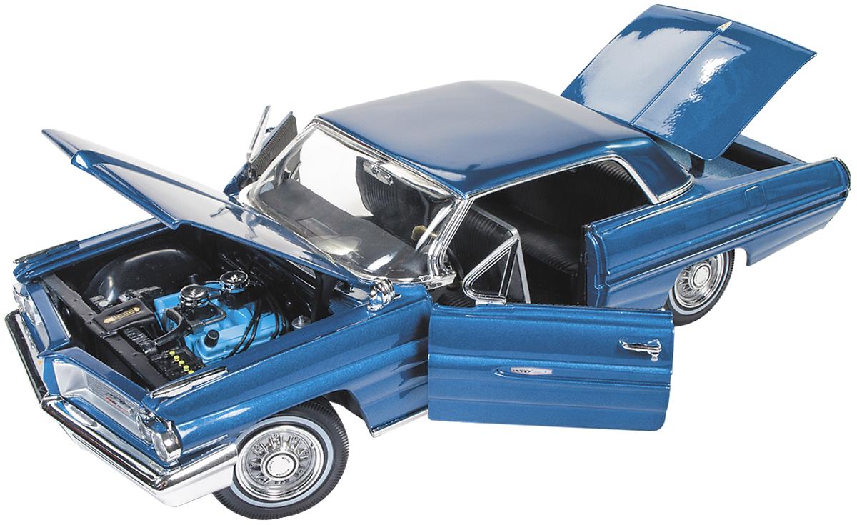 AUTO WORLD AMM1122 1:18 Scale 1962 Pontiac Grand Prix Diecast