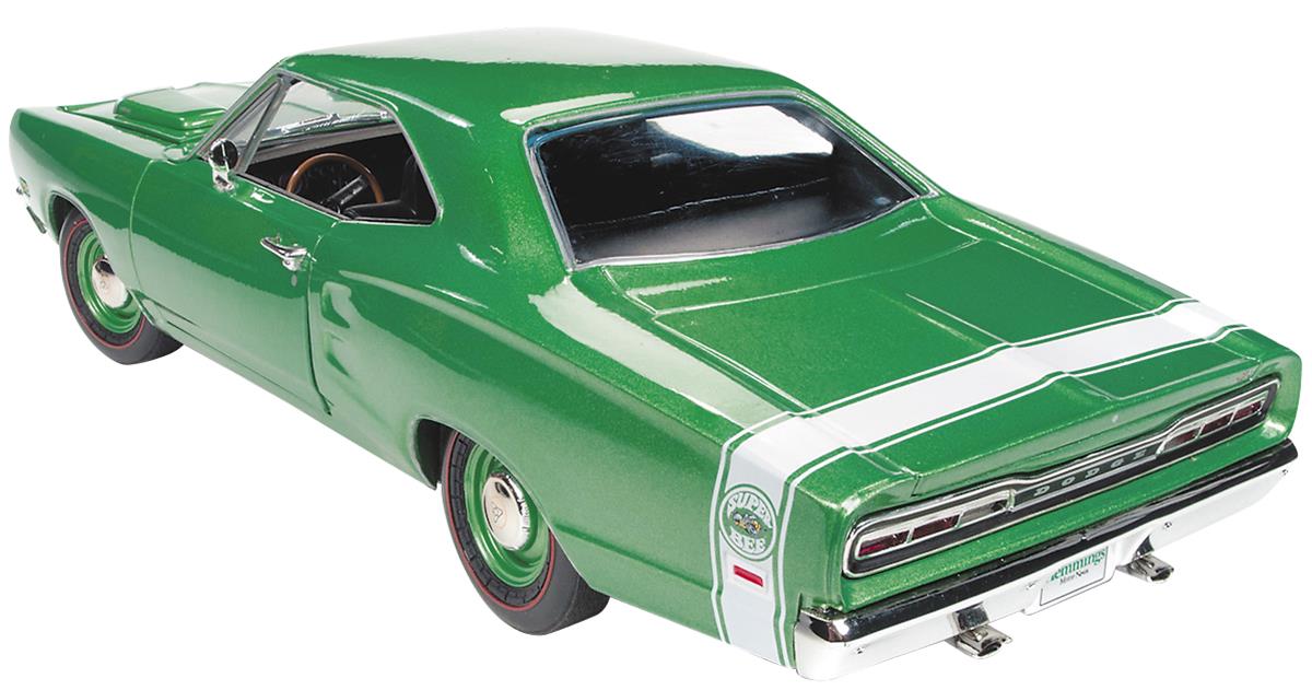 AUTO WORLD AMM1136 1:18 Scale 1969 Dodge Super Bee Hardtop Diecast