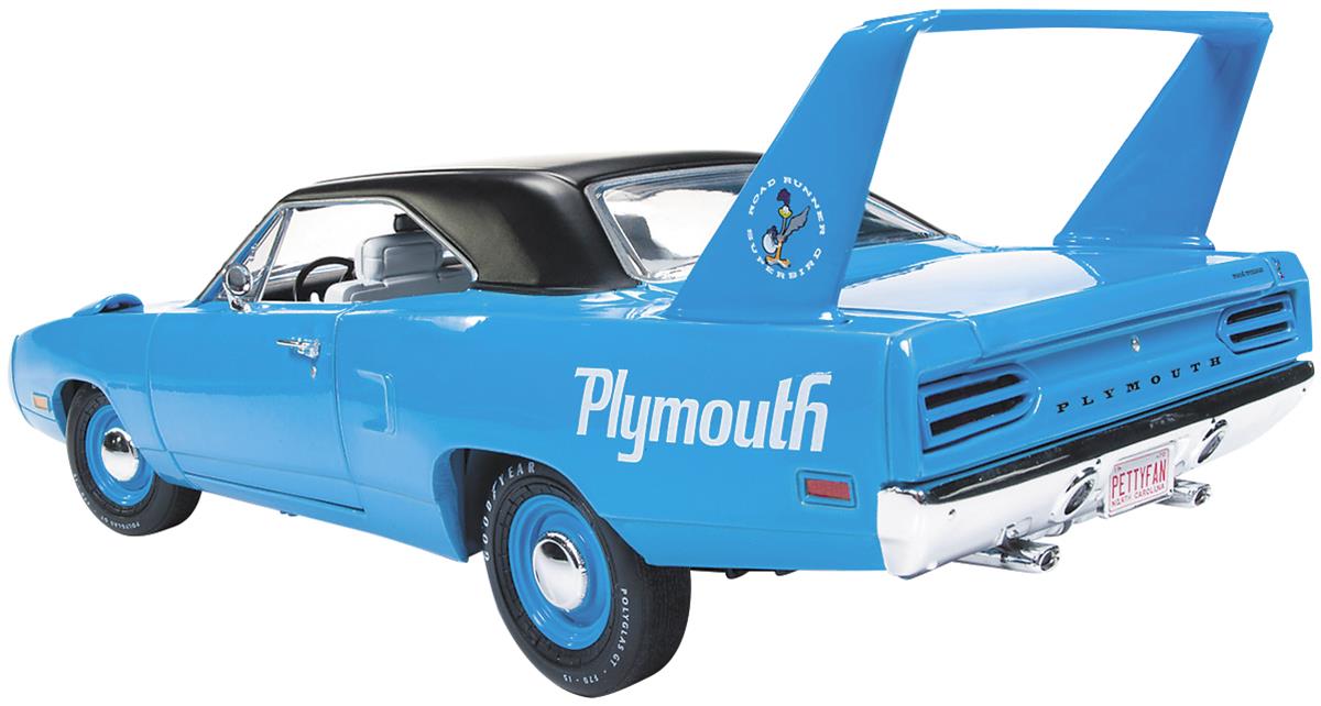 Summit Gifts AMM1137 1:18 Scale 1970 Plymouth Superbird Six Pack