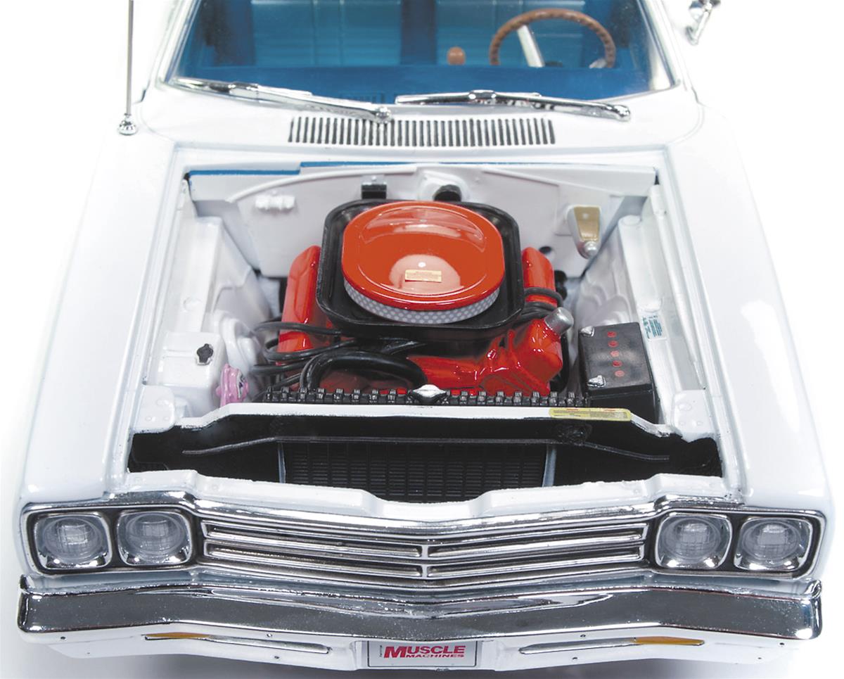 AUTO WORLD AMM1147 1:18 Scale 1969.5 Plymouth Road Runner A12